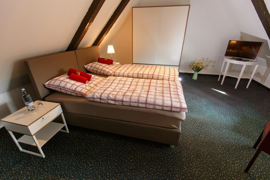 Pension Altes Burghotel Neustadt-Glewe Exteriör bild
