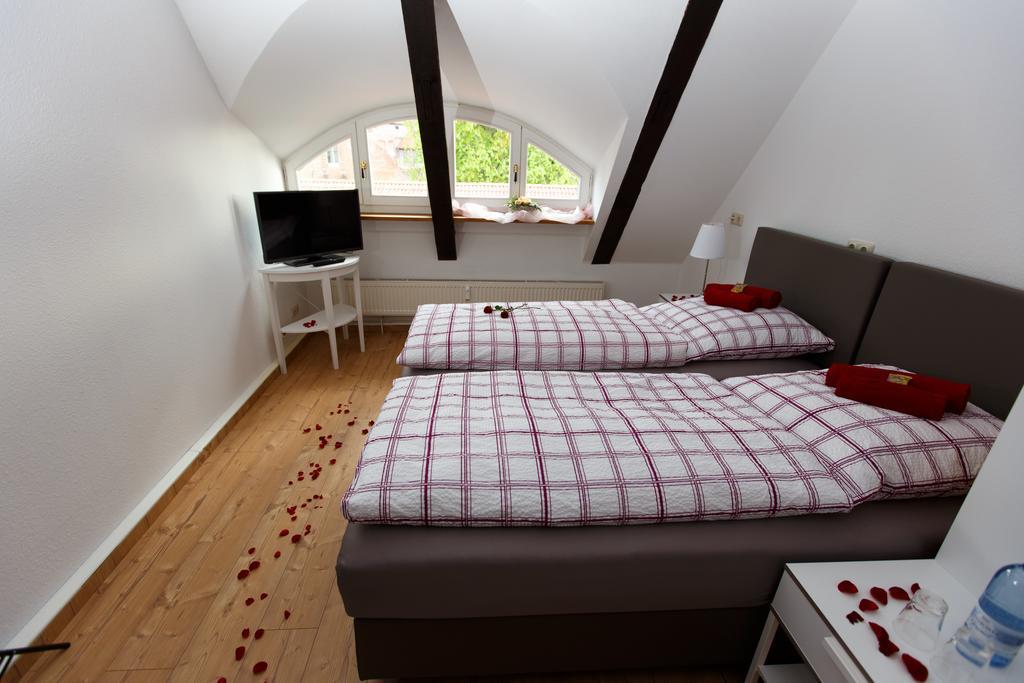 Pension Altes Burghotel Neustadt-Glewe Exteriör bild