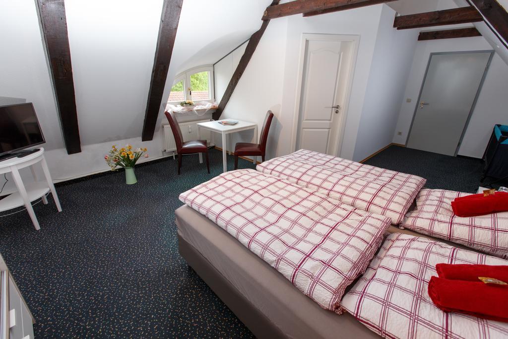 Pension Altes Burghotel Neustadt-Glewe Rum bild